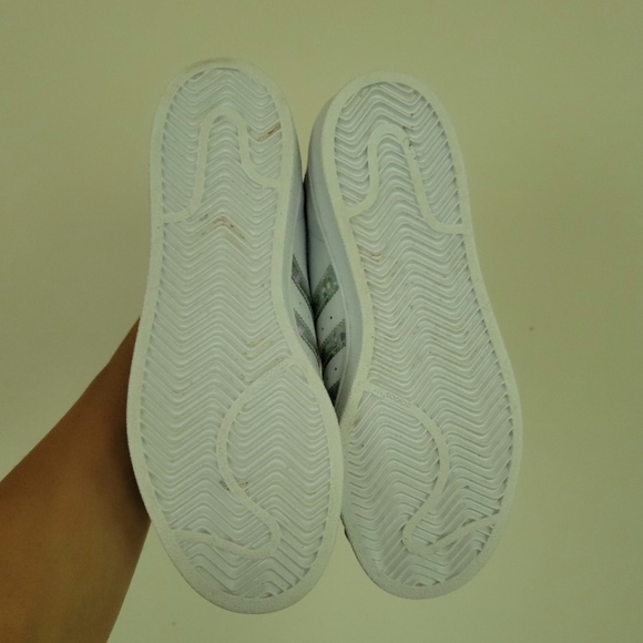 RARE Adidas Superstar J Shell Toe Tennis Sneakers, youth size 4 (women's… - Picture 13 of 15
